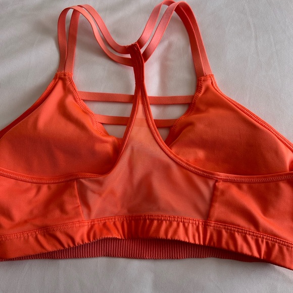 Victoria Secret Sports Bra With Strappy Front - Picture 2 of 3